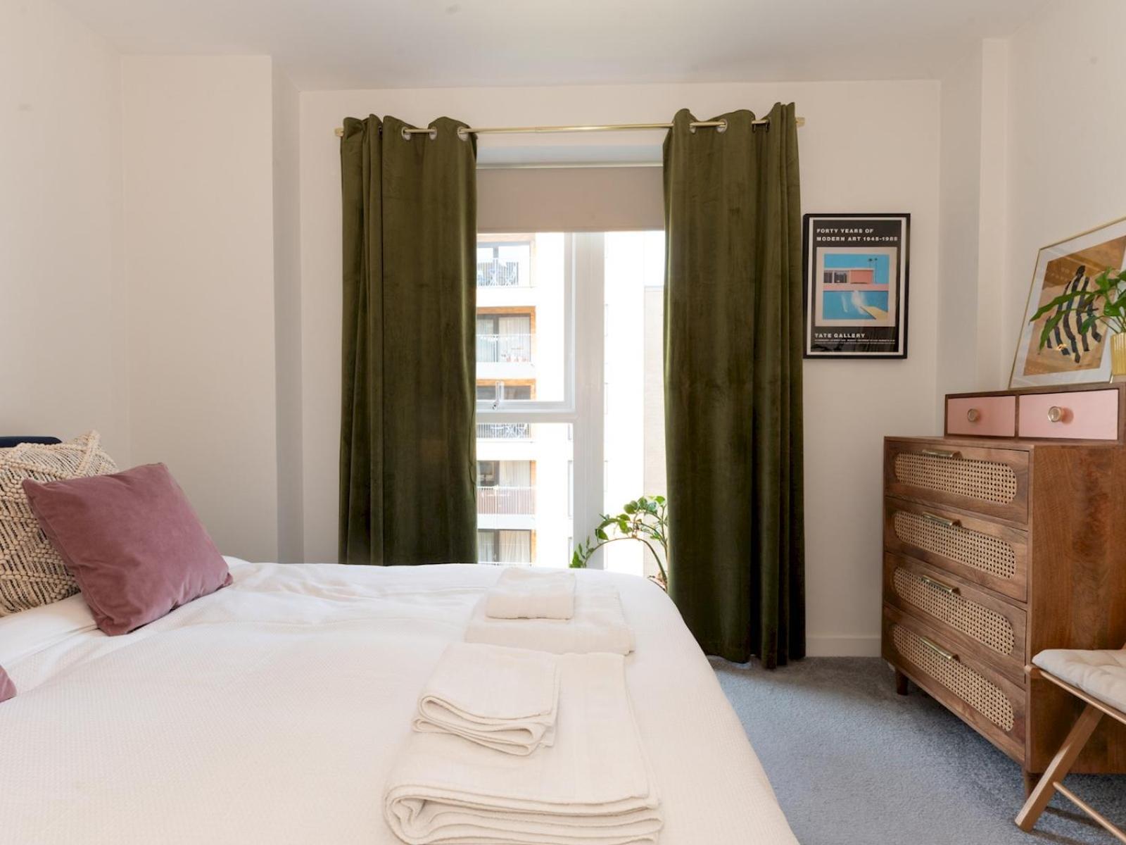Pass The Keys Stylish Flat Near Charlton Station Londra