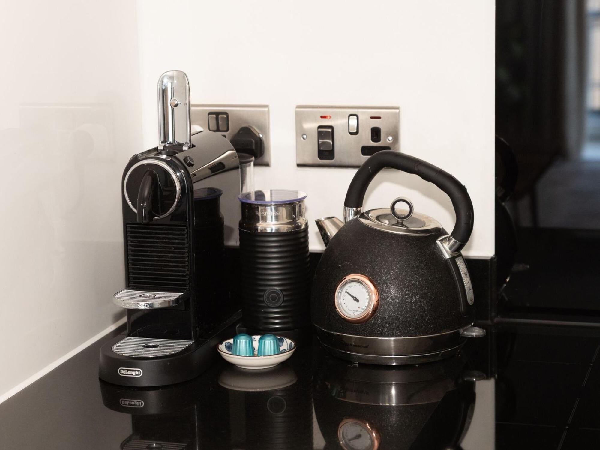 Pass The Keys Stylish Flat Near Charlton Station Londra