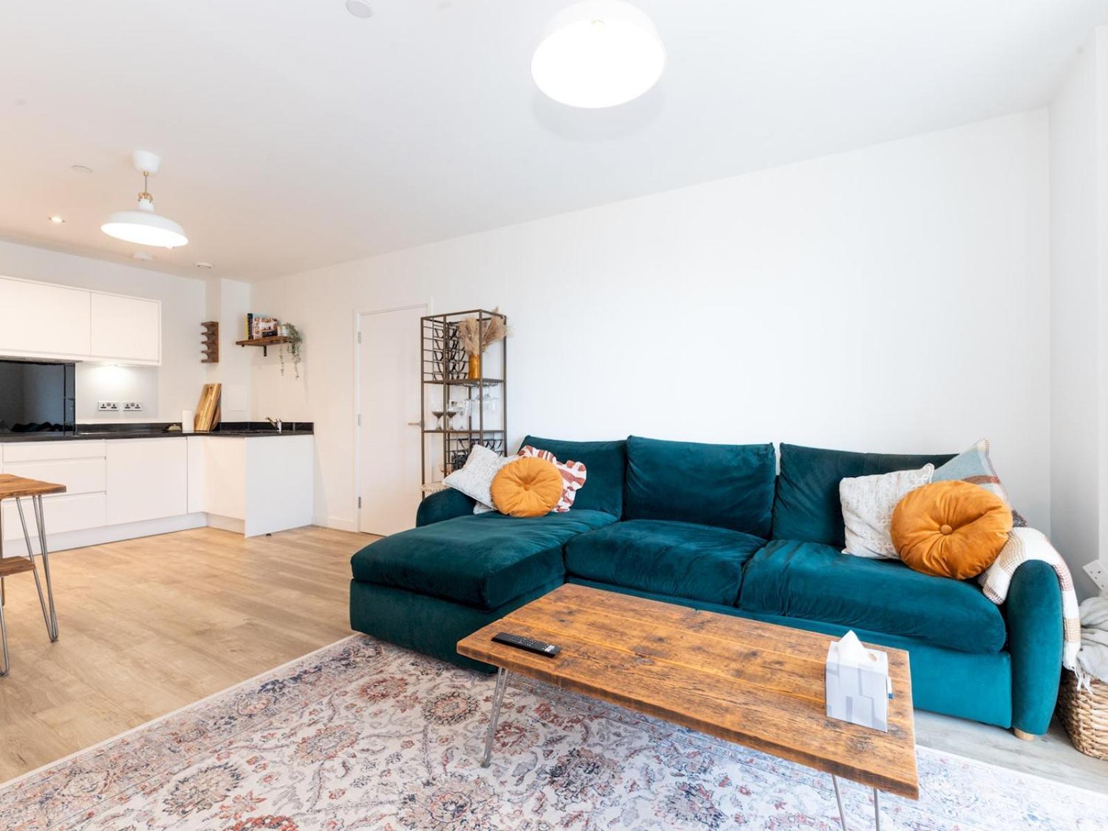 Pass The Keys Stylish Flat Near Charlton Station Londra